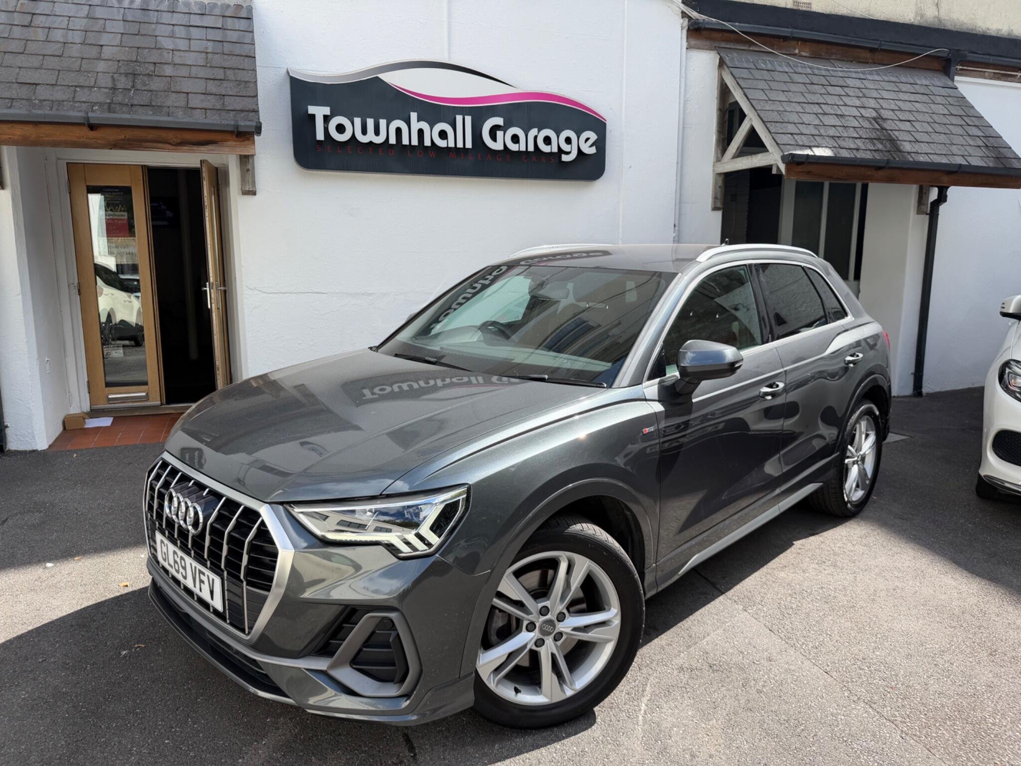 Audi Q3 dealer public-web source image